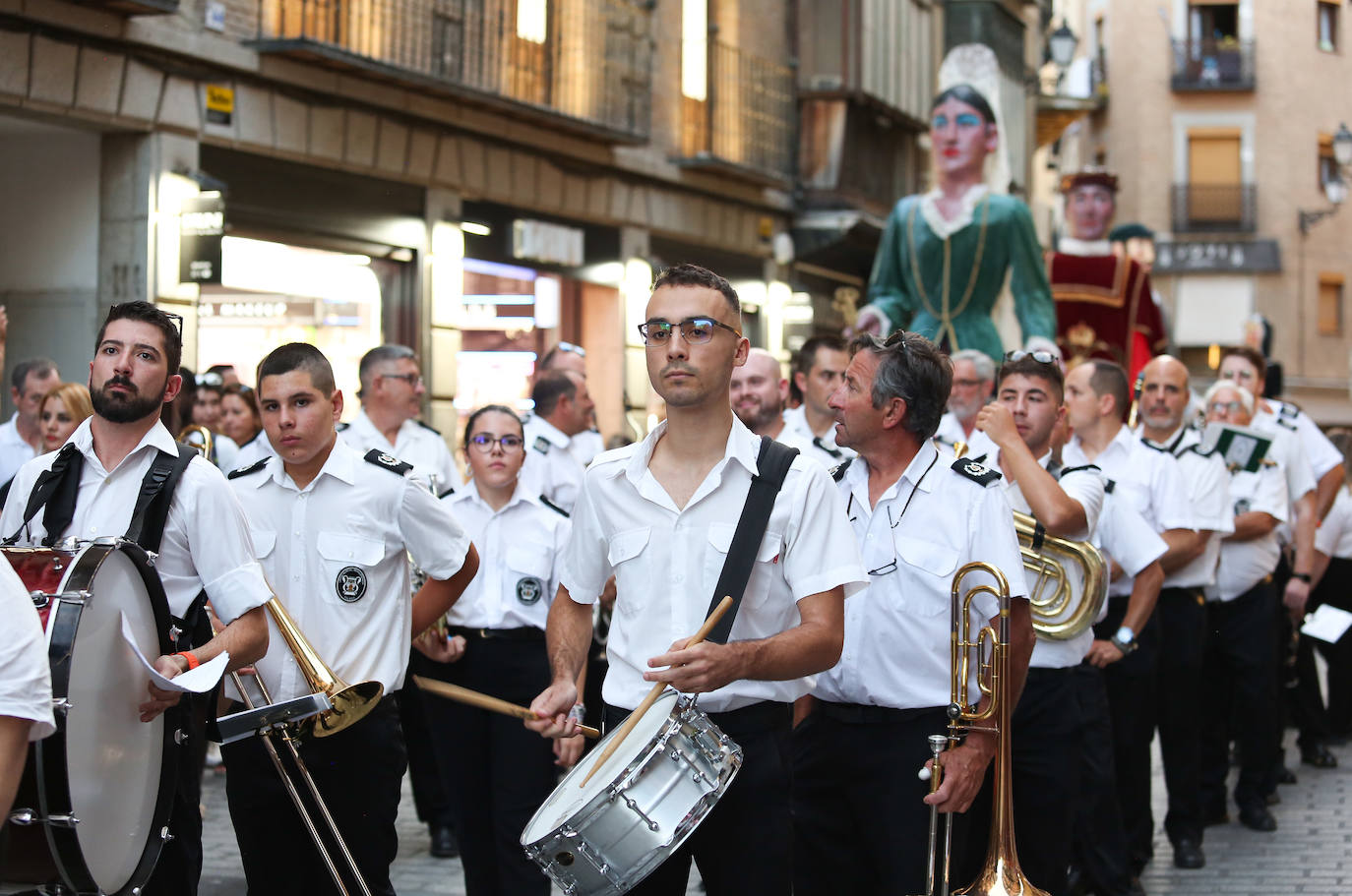 Los gigantones y cabezudos, preludio del día grande de la Feria y Fiestas de la Virgen del Sagrario