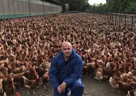 Rubén Martínez, empresario: «Me llaman friki pero un día decidí que mis gallinas debían estar en libertad»