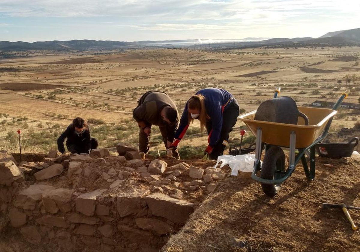 Regresan las excavaciones arqueológicas al yacimiento de Cruz de Mayo de Brazatortas