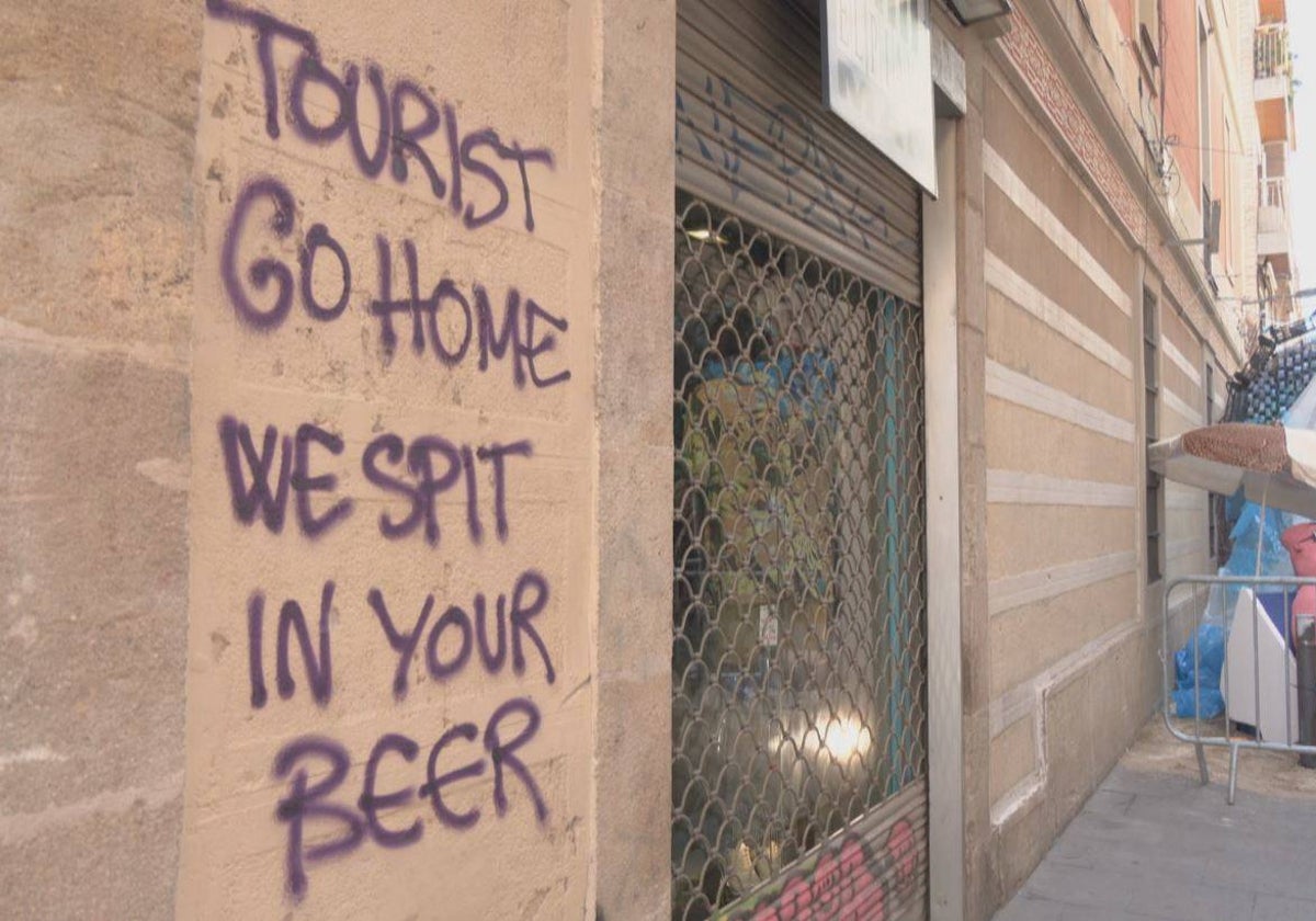 Una de las controvertidas pintadas aparecidas en Gracia