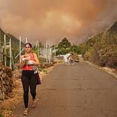 El incendio forestal en Tenerife está fuera de la capacidad de extinción
