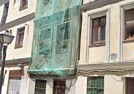 Desalojado un edificio en La Latina por riesgo de derrumbe