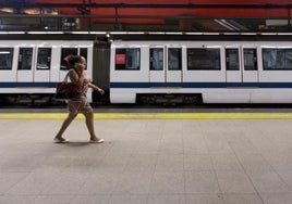 La Comunidad de Madrid limpia 300 kilómetros de vías y túneles de Metro