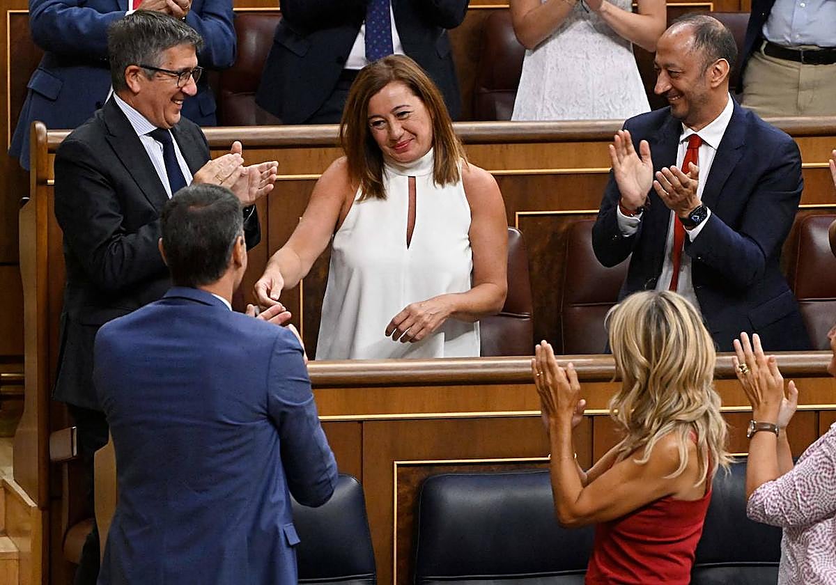 Francina Armengol, felicitada por Pedro Sánchez tras ser elegida como presidenta del Congreso