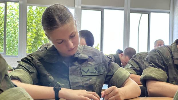 La cadete Leonor de Borbón forma filas