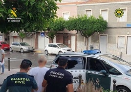 Perros, 'droga zombie' y sexo: el arsenal que encontró la Guardia Civil en la casa de un traficante de Alicante