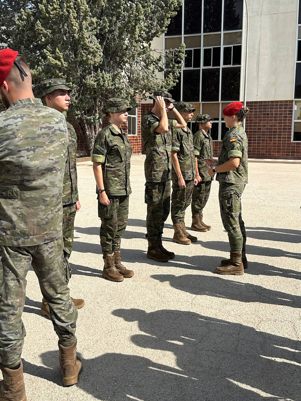 La Princesa Leonor forma filas junto a sus compañeros en la Academia General Militar (AGM) de Zaragoza