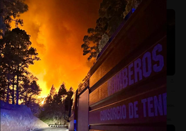 El incendio en Tenerife sigue sin control y deja ya 26.000 evacuados y más de 8.400 hectáreas arrasadas