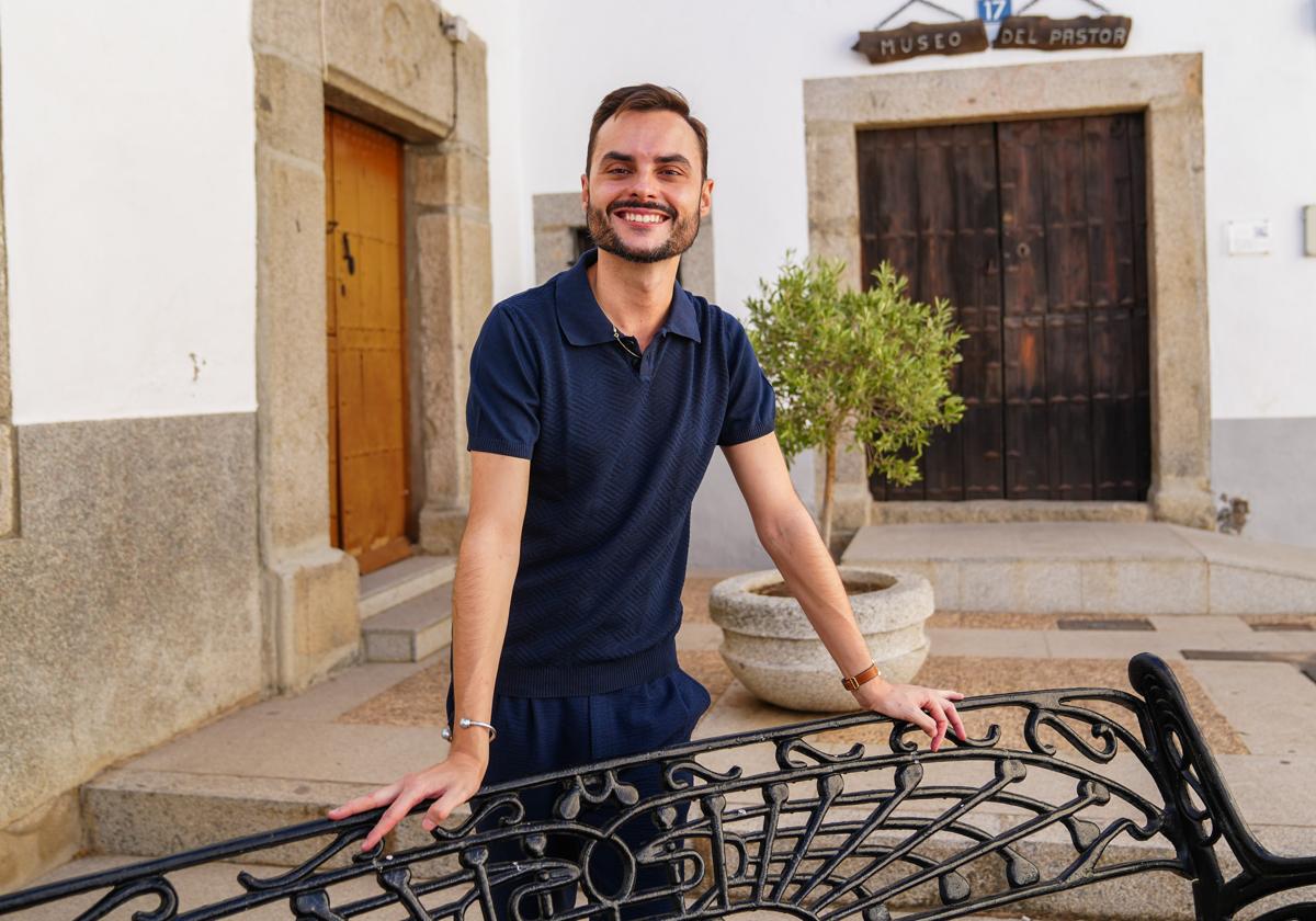 Pablo García-López posa para ABC en Villaralto, antes de empezar la entrevista