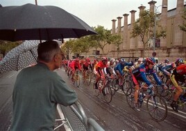 El independentismo llama a llenar de 'esteladas' el inicio de La Vuelta en Barcelona