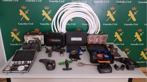 Imagen de las herramientas recuperadas por la Guardia Civil