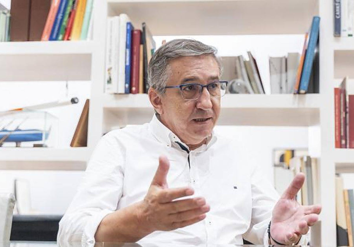 Imagen de José Antonio Rovira, conseller de Educación, en una entrevista reciente