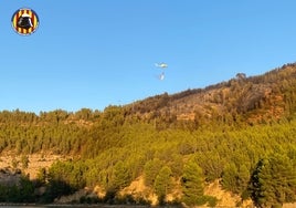 Los bomberos dan por estabilizado el incendio forestal de Cofrentes