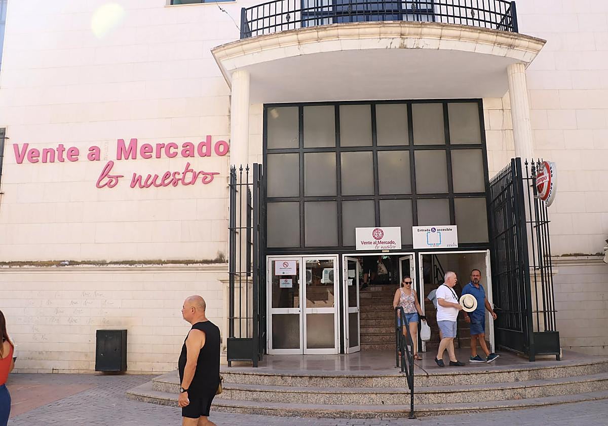 Entrada del mercado de abastos de Lucena