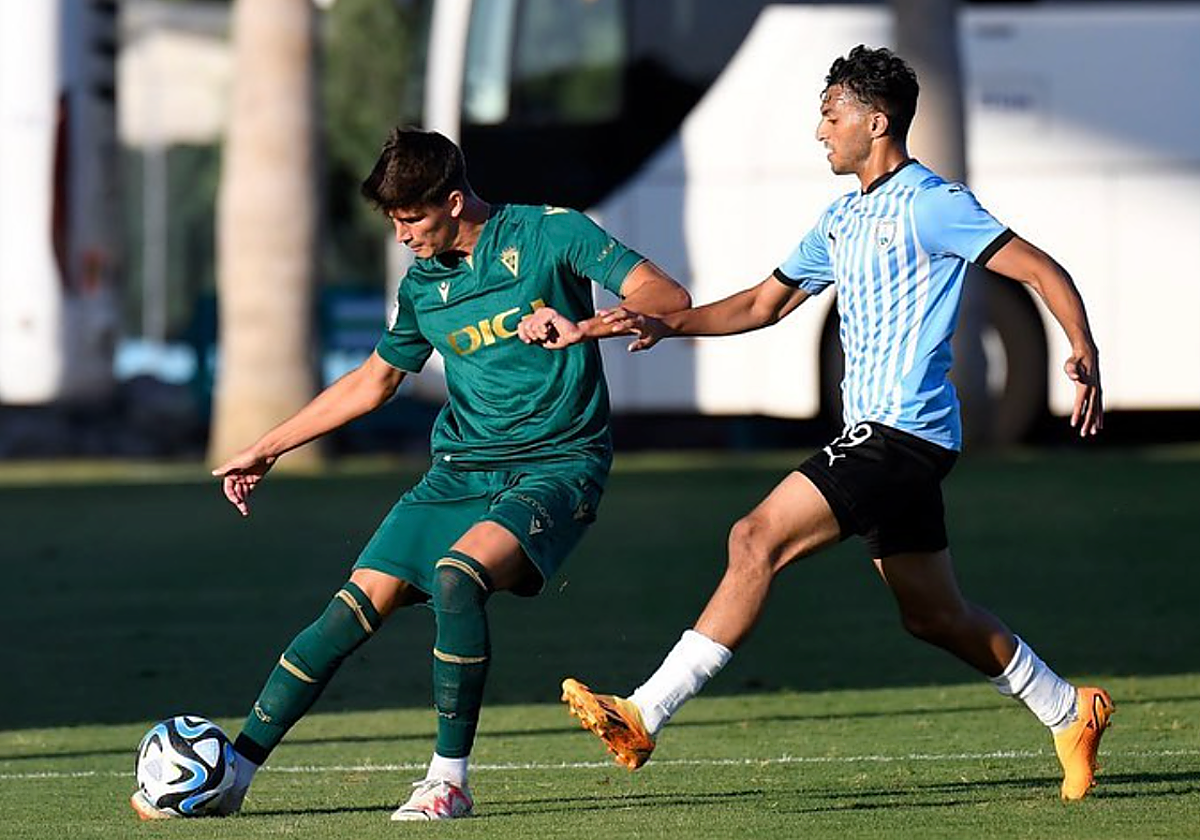 Carlos García durante un partido con el Cádiz Mirandilla