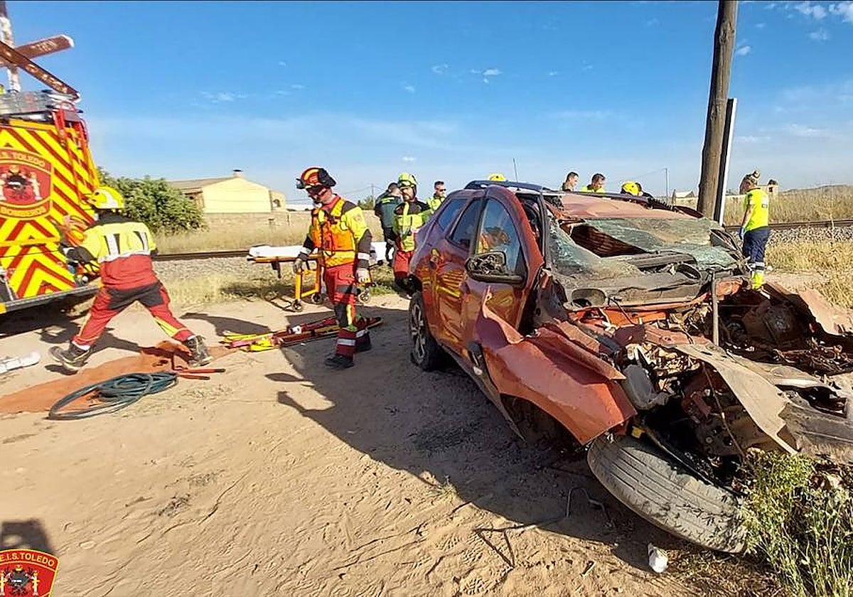 Estado en el que ha quedado el vehículo tras ser arrollado por el tren