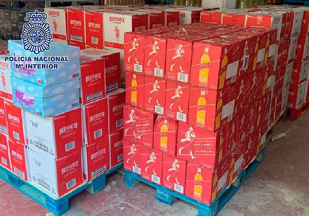 Botellas de alcohol robadas escondidas en un almacén del distrito de Latina