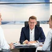 Génova ya mueve piezas para cambiar el PP en Cataluña