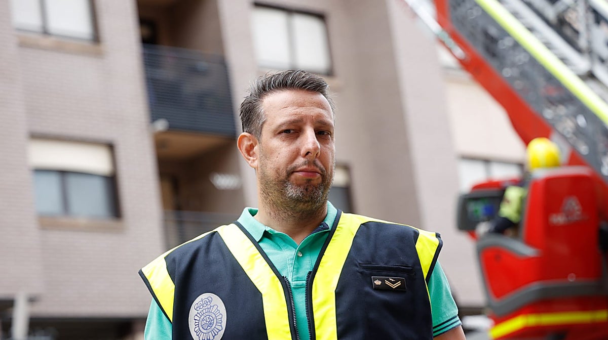 El agente salvó a un vecino que ha resultado herido grave en la explosión