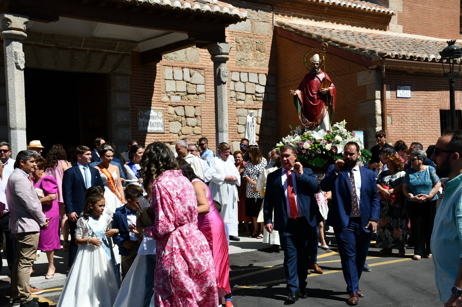 Procesión con la imagen de San Agustín