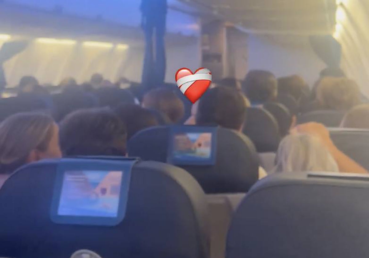 Captura del vídeo grabado por una de las pasajeras del vuelo