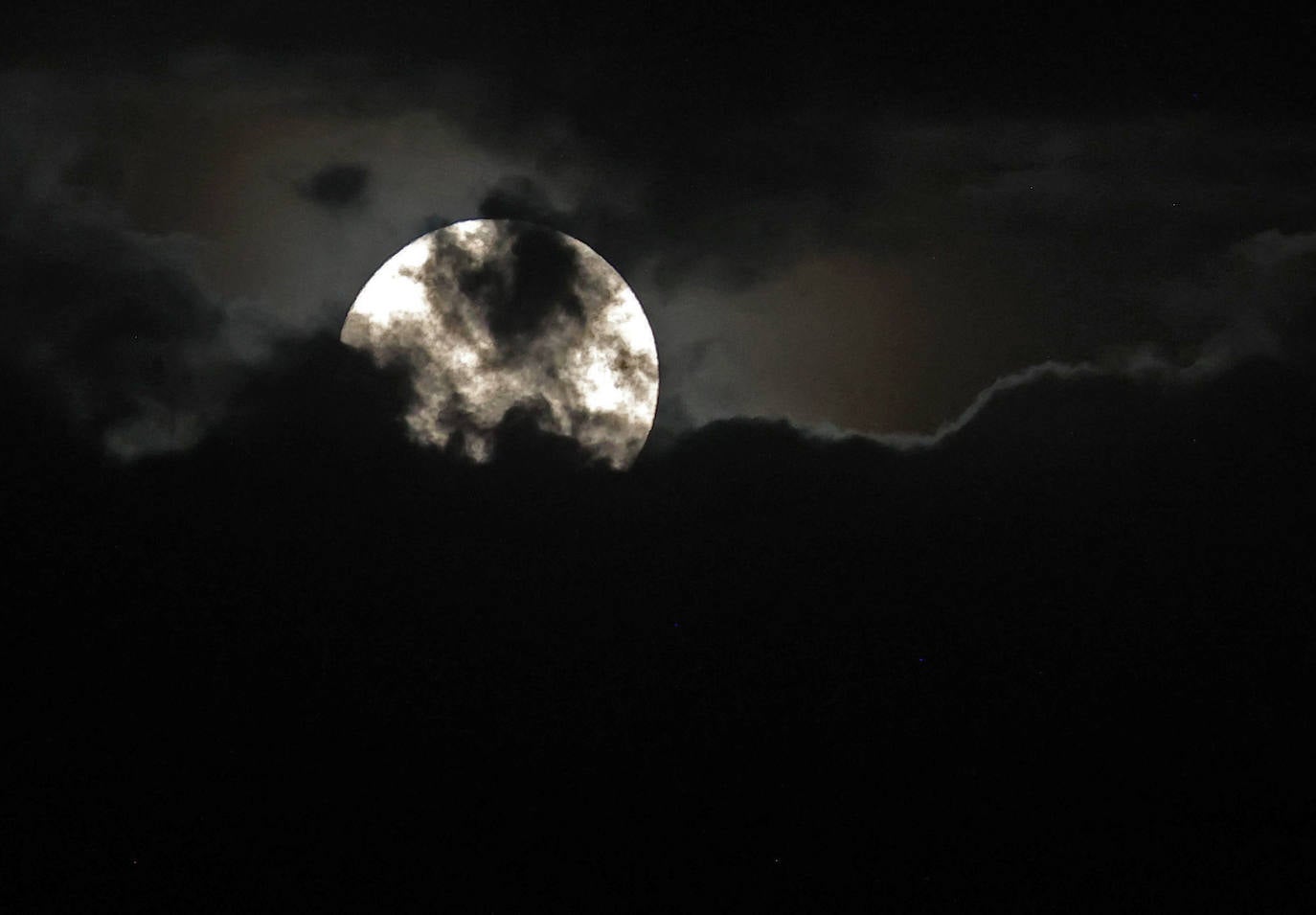 La &#039;superluna azul&#039; en Córdoba, en imágenes