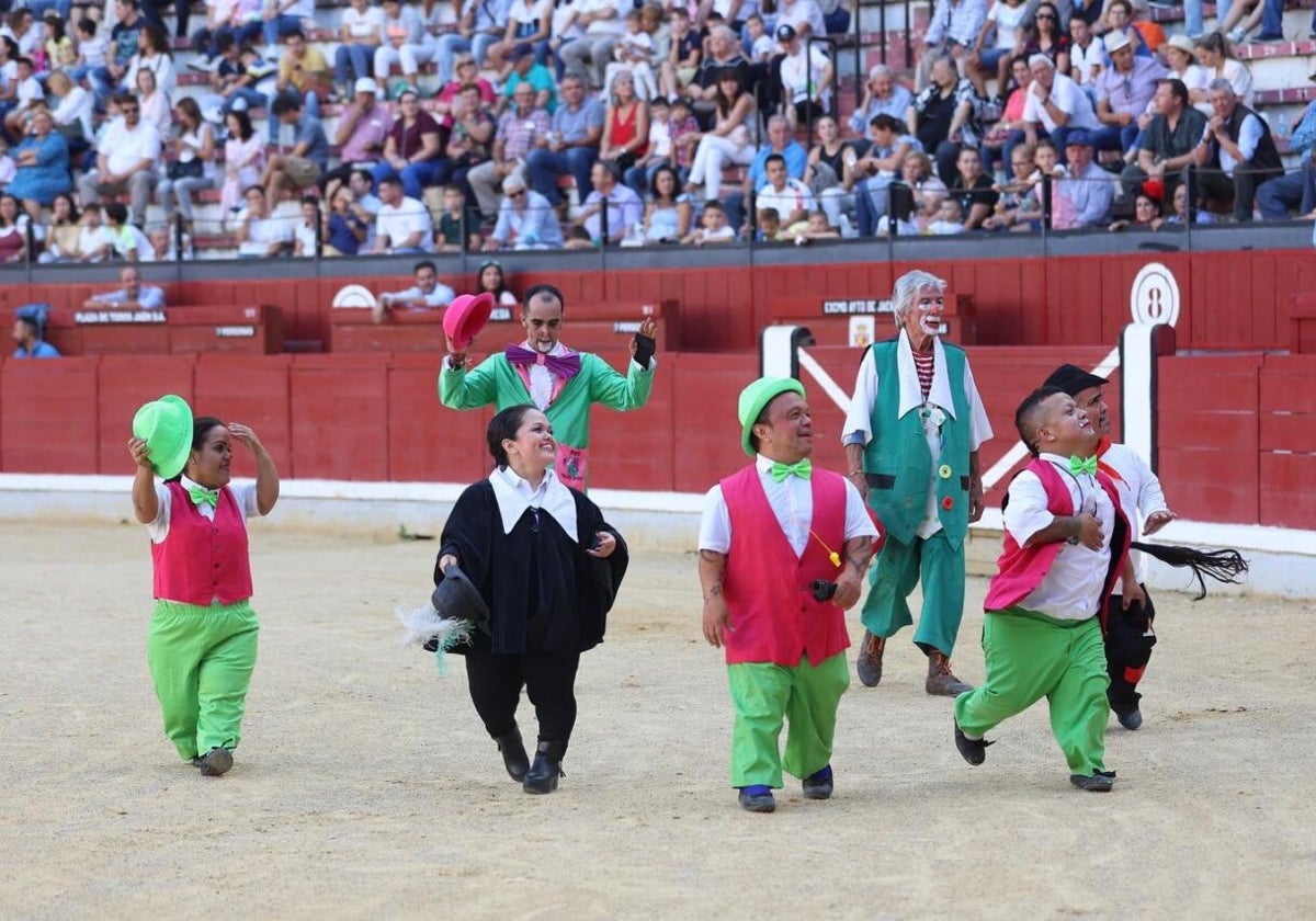 El espectáculo taurino-cómico-musical con 'Popeye torero', en Menasalbas