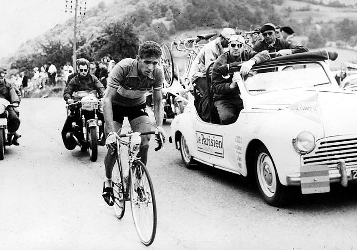 Bahamontes, en uno de sus ascensos en el Tour