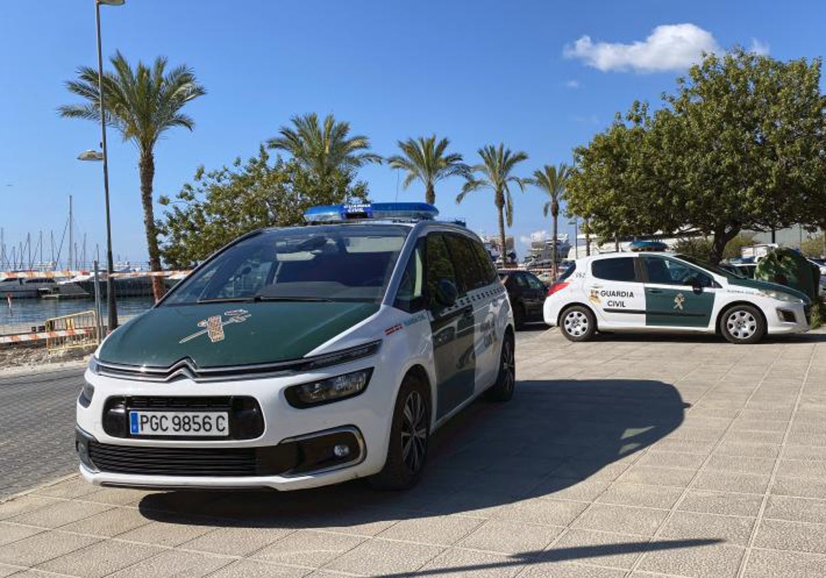 Coches patrulla de la Guardia Civil, en imagen de archivo.