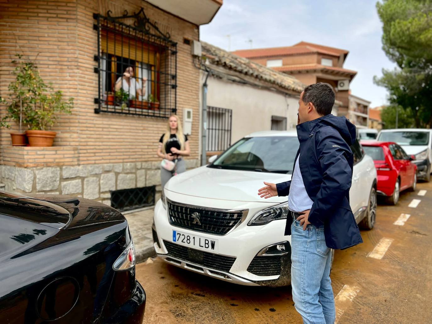 El alcalde, visitando las zonas afectadas