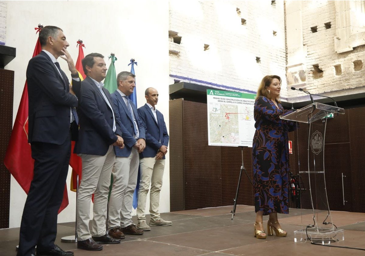 La consejera de Agricultura, Carmen Crespo, junto al alcalde de Córdoba en la sala Orive