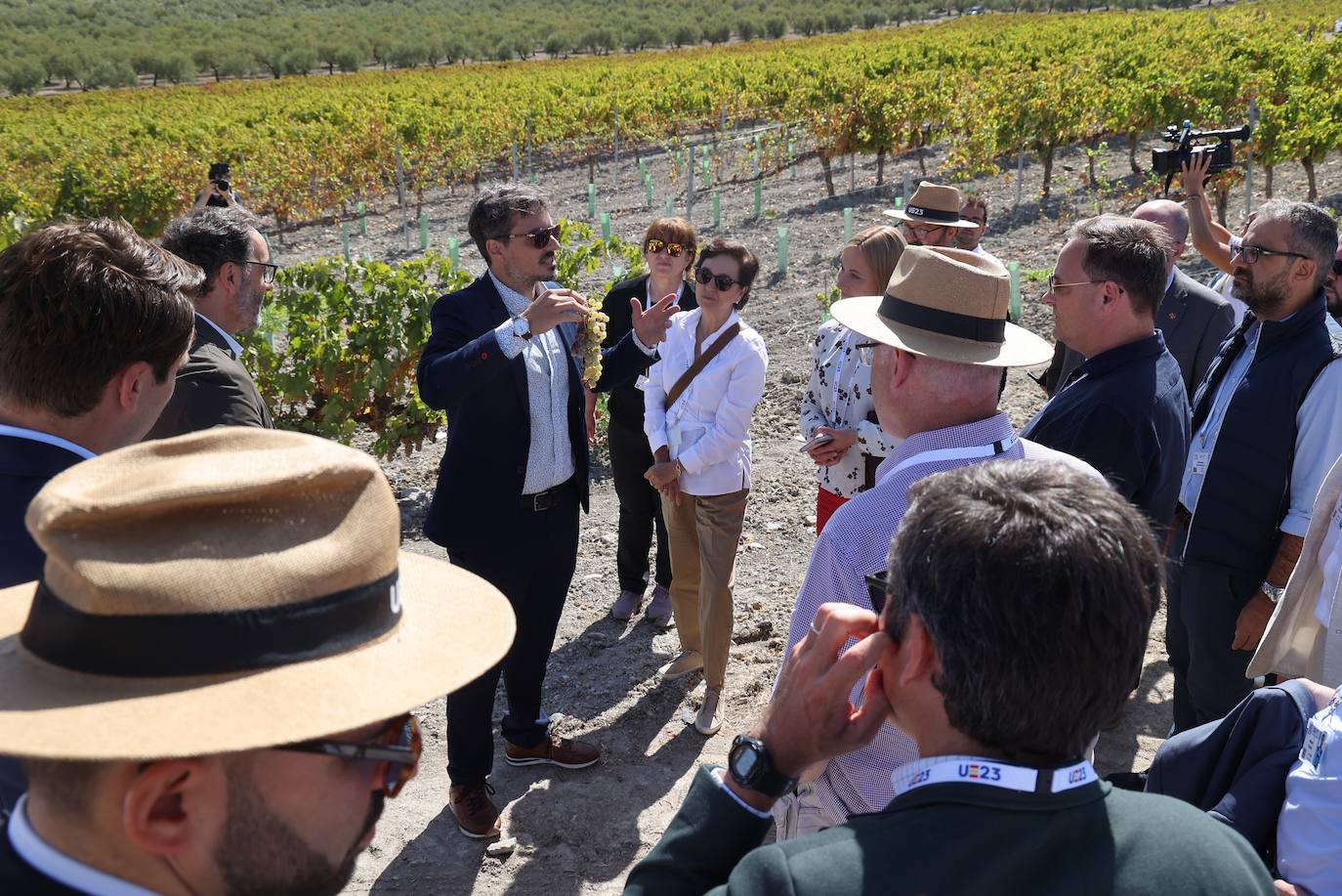 La visita de los ministros de Agricultura de la UE a Bodegas Alvear de Montilla