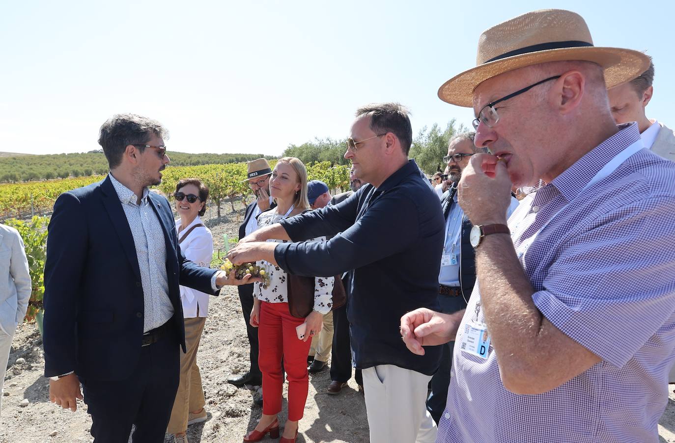 La visita de los ministros de Agricultura de la UE a Bodegas Alvear de Montilla