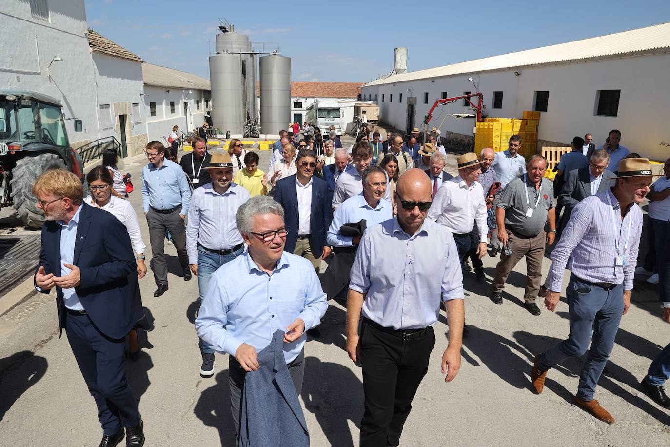 La visita de los ministros de Agricultura de la UE a Bodegas Alvear de Montilla