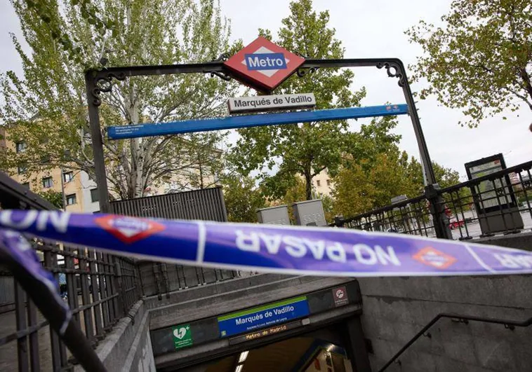 Una estación de Metro cerrada en Madrid