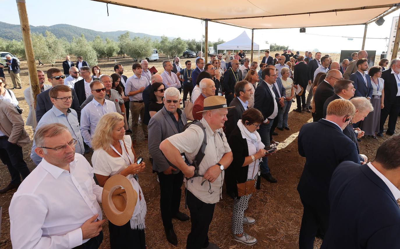 La visita de los ministros de Agricultura de la UE a la innovadora finca de Rabanales