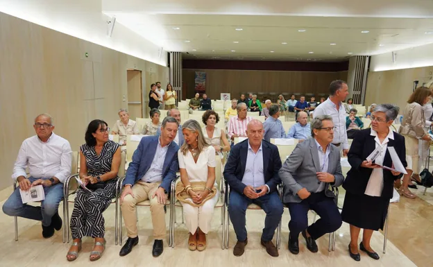 La familia ciclista rinde un último homenaje a Martín Bahamontes en Valladolid el día que la ciudad vibra con la Vuelta