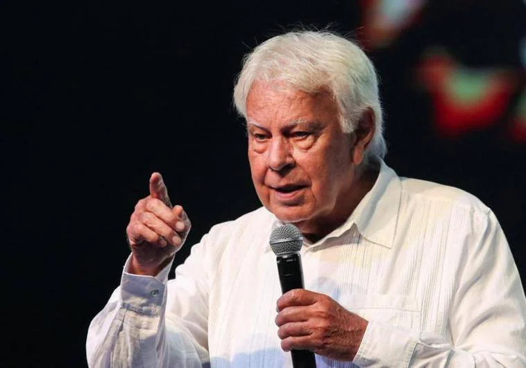 El ex primer ministro Felipe González