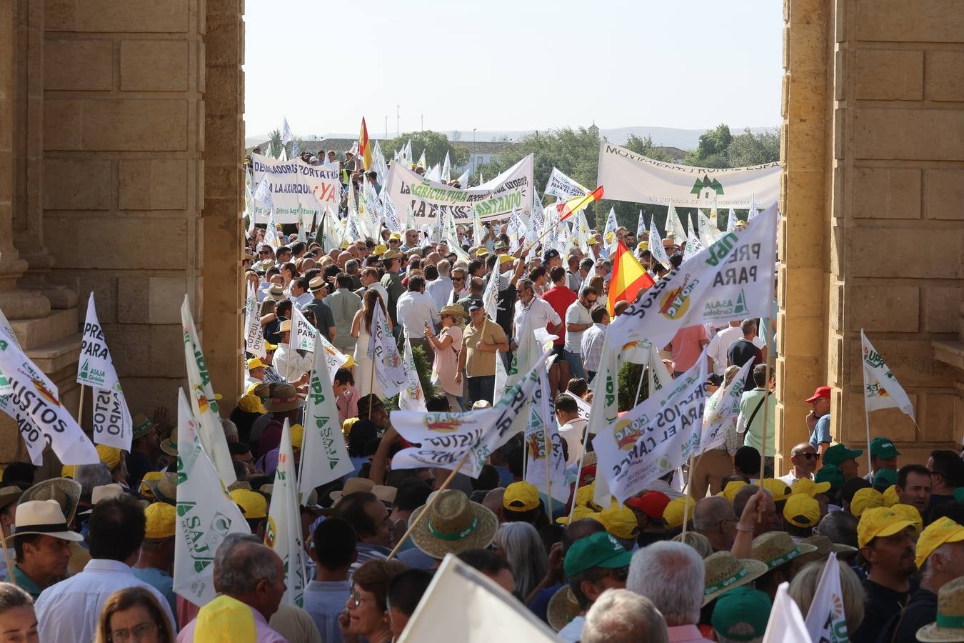 Fotos: El campo estalla en Córdoba frente a los ministros de la UE