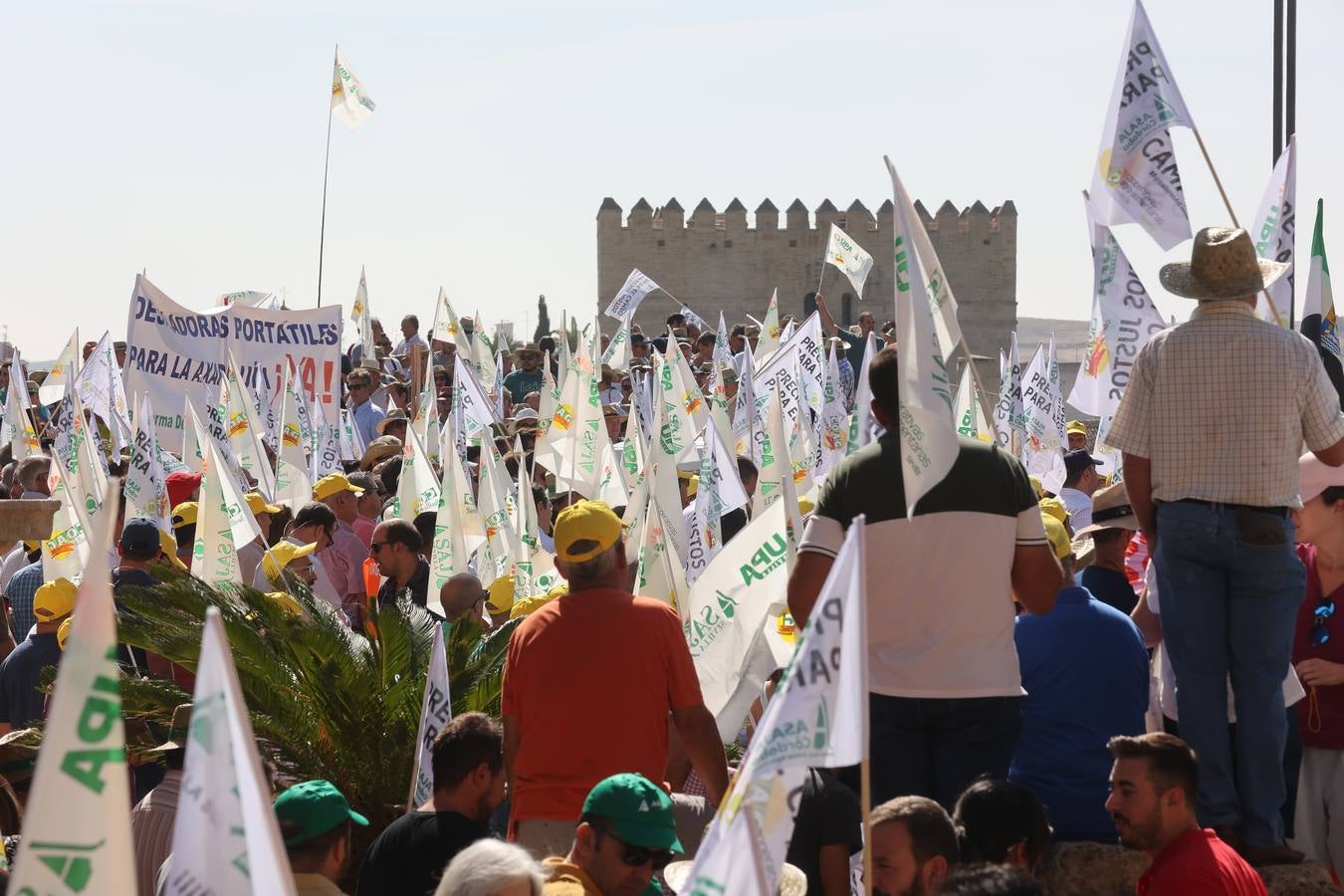 Fotos: El campo estalla en Córdoba frente a los ministros de la UE