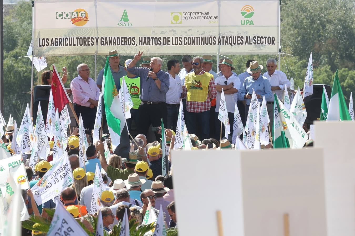 Fotos: El campo estalla en Córdoba frente a los ministros de la UE