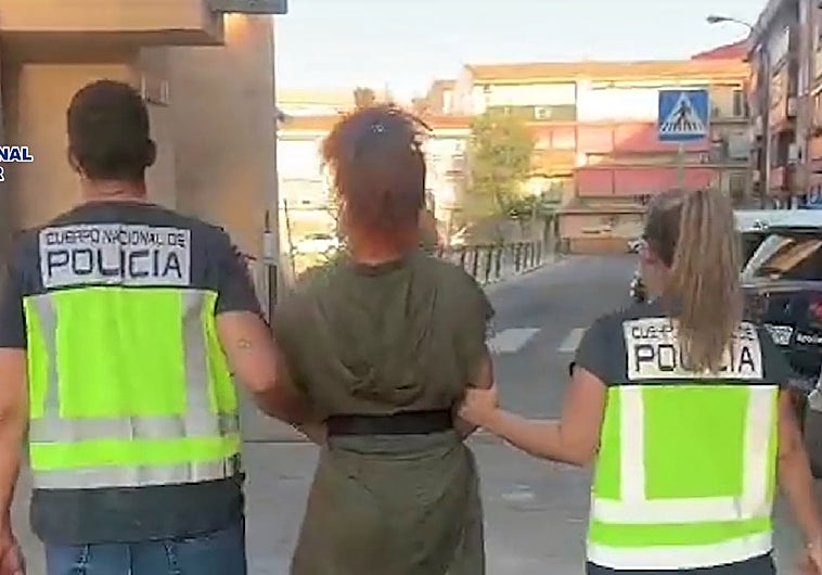 Agentes de la Policía Nacional detienen a la mujer que utilizaba gominolas para atracar a taxistas