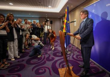 Perplejidad en el Parlamento Europeo y gritos de «¡Puigdemont a prisión!» en el hotel del prófugo