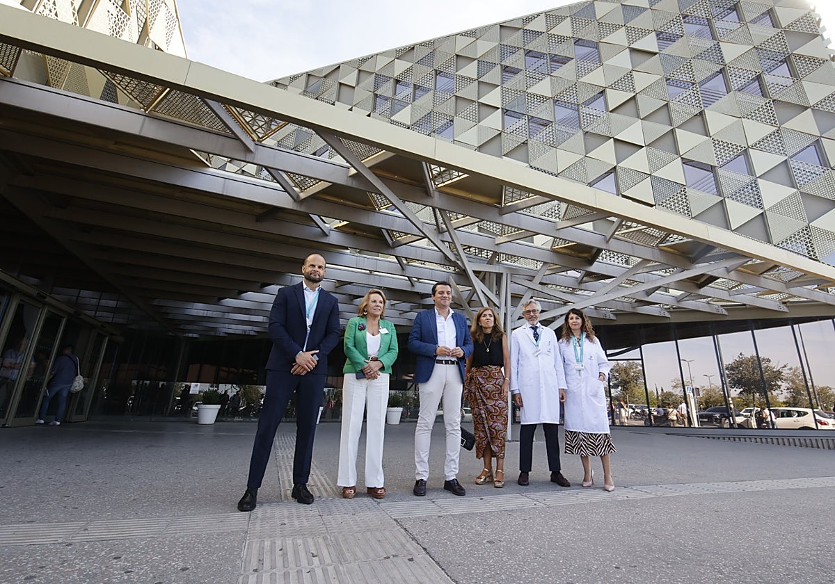El alcalde de Córdoba, este miércoles, en la visita al Hospital por su quinto aniversario