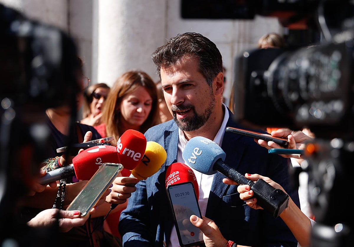 Luis Tudanca, a las puertas de la Audiencia Provincial