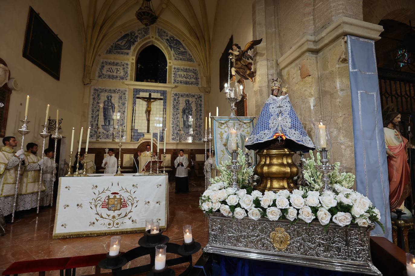 Fotos: La Virgen de la Fuensanta, entre ríos de juventud cofrade a la Catedral