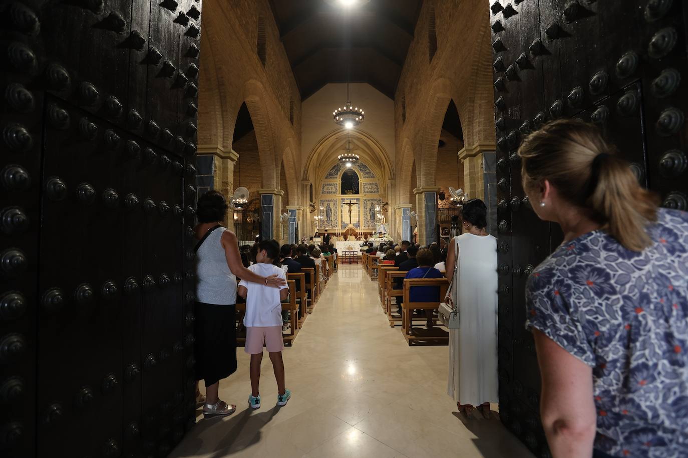 Fotos: La Virgen de la Fuensanta, entre ríos de juventud cofrade a la Catedral