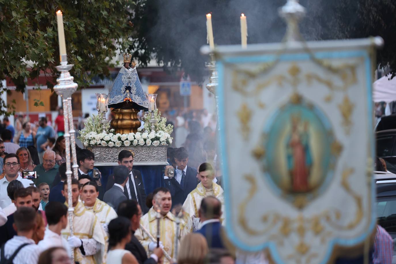 Fotos: La Virgen de la Fuensanta, entre ríos de juventud cofrade a la Catedral