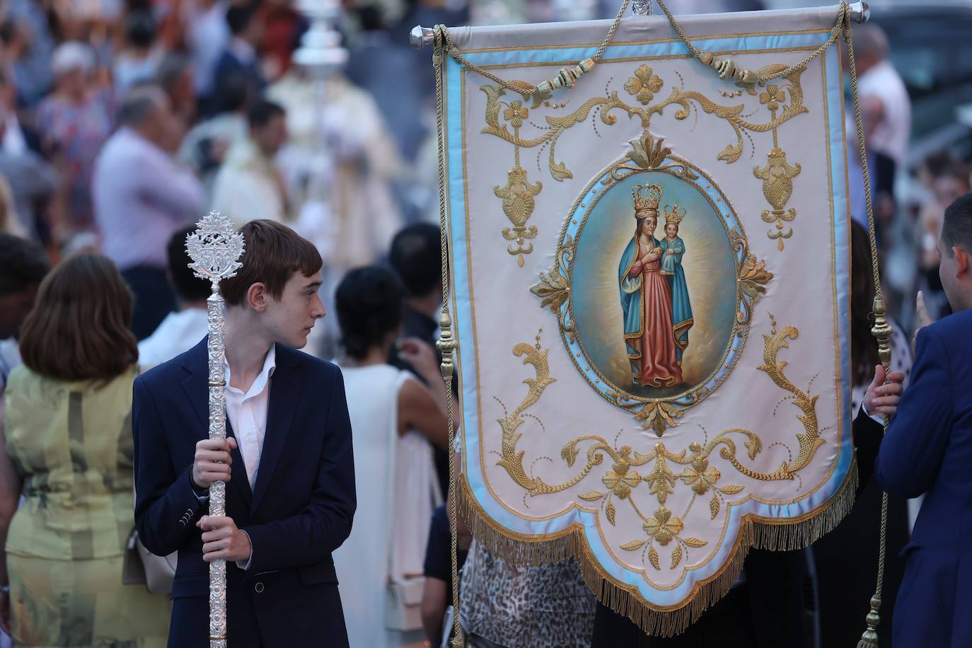 Fotos: La Virgen de la Fuensanta, entre ríos de juventud cofrade a la Catedral