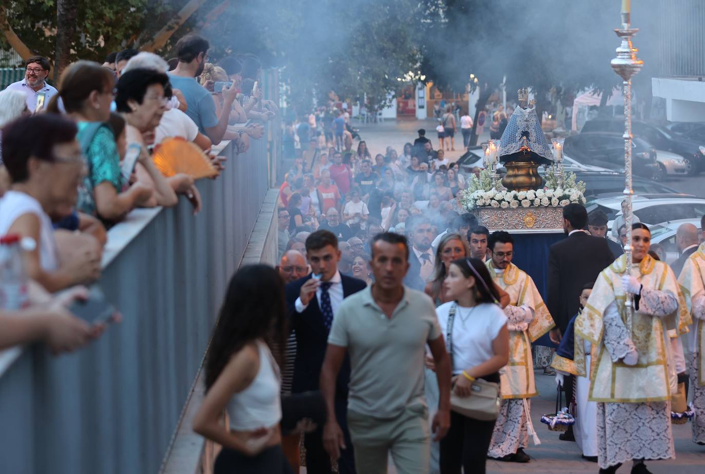 Fotos: La Virgen de la Fuensanta, entre ríos de juventud cofrade a la Catedral